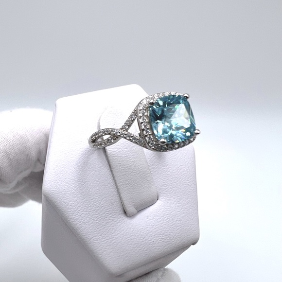 .925 Sterling Silver Aquamarine Cz Ring - Picture 5 of 17